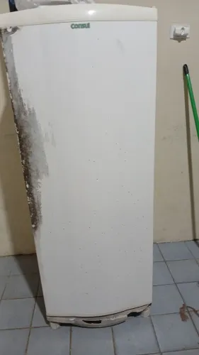 geladeira pra vender valor 300 reias , não faço entrega tem que buscar no local