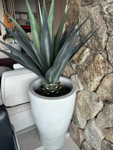 Vaso com planta artificial