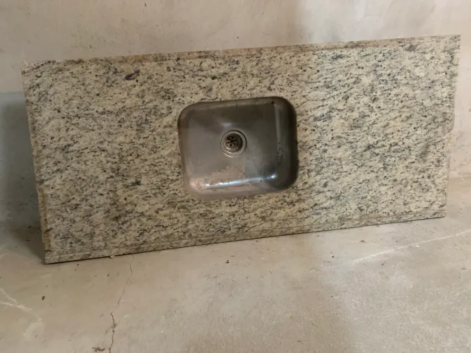 Pia de granito com cuba inox