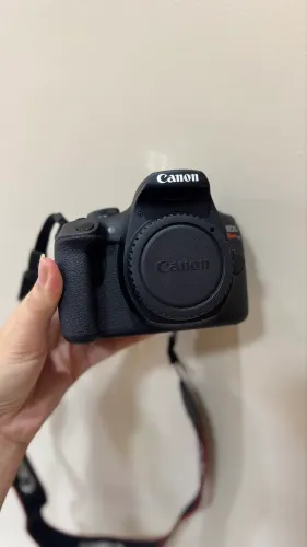 Canon EOS Rebel T7
