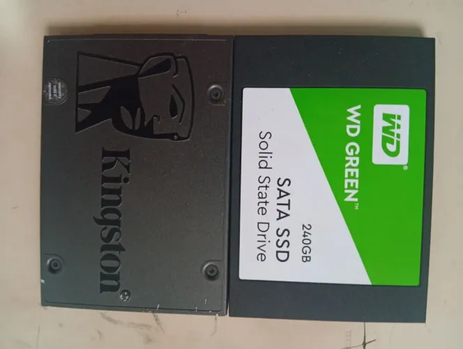 2 SSDs 240gb