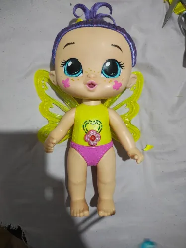 Boneca Baby Alive Fada que Acende com detalhes