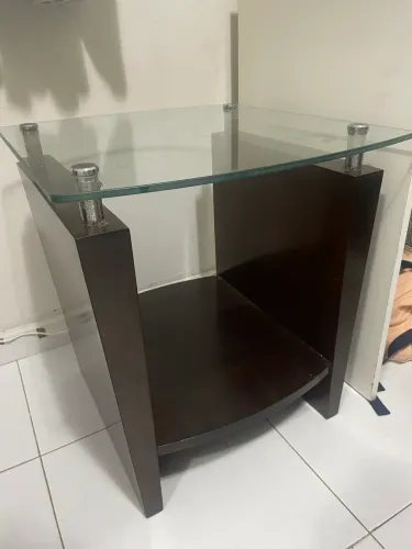 mesa de cabeceira/ de canto/ de apoio de madeira e vidro