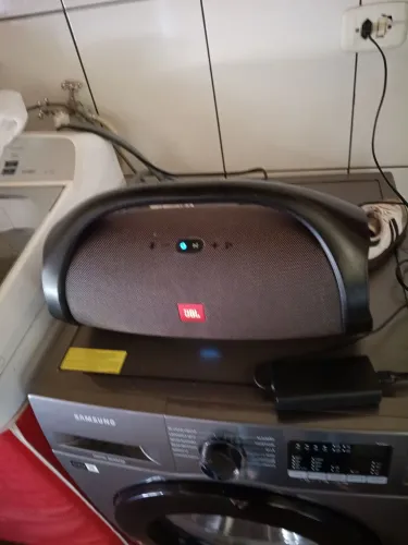 JBL bombox 