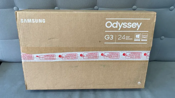 Monitor Gamer Samsung Odyssey G3 de 24 polegadas.  