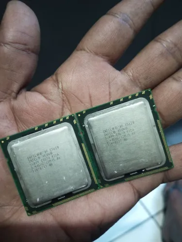 2 xeon E5620 socket 1366 Funcionando normalmente