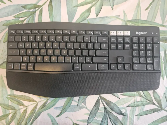 Teclado Wrgonomi Logitech K850 Bluetooth ou 2.4ghz