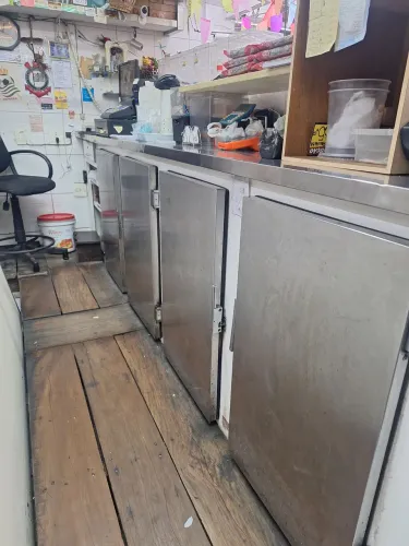 Balcão refrigerado 4 portas, 3,5mts com caixa e tampo de inox