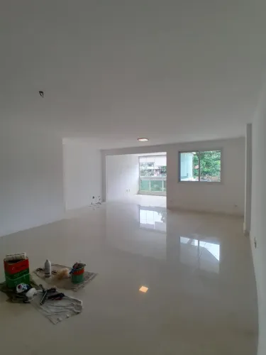 Aluga-se excelente imóvel com 3 suites e 3 vagas de garagem na Avenida Gilberto Amado, 940
