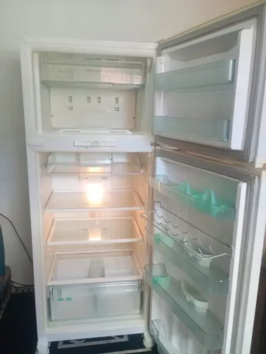 Geladeira Consul frost free $ 1.000