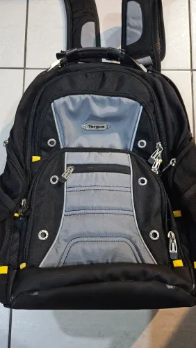 Mochila Targus Drifter II Preta/Cinza para Laptops de até 17"