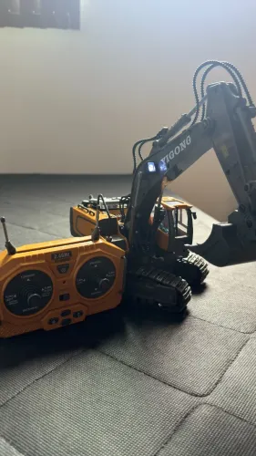 Escavadeira de Controle Remoto