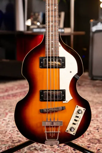 Baixo Condor Viola