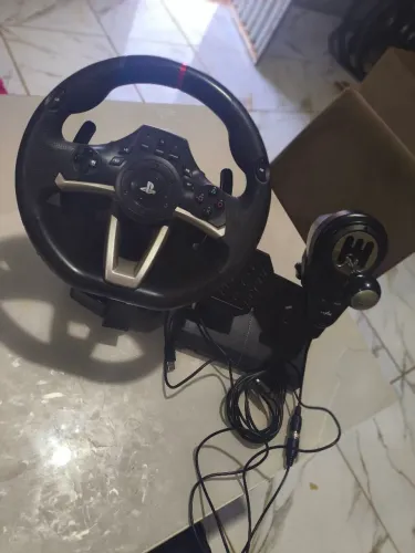 Volante simulador gamer com câmbio
