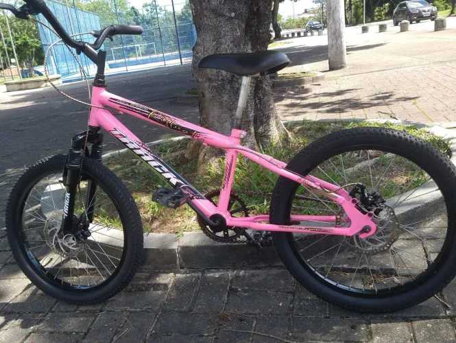 Bicicleta aro 20 freios a disco. Entrego 