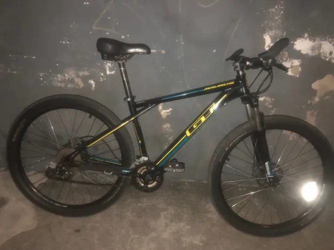Bicicleta GT avalanche 27,5 toda shimano