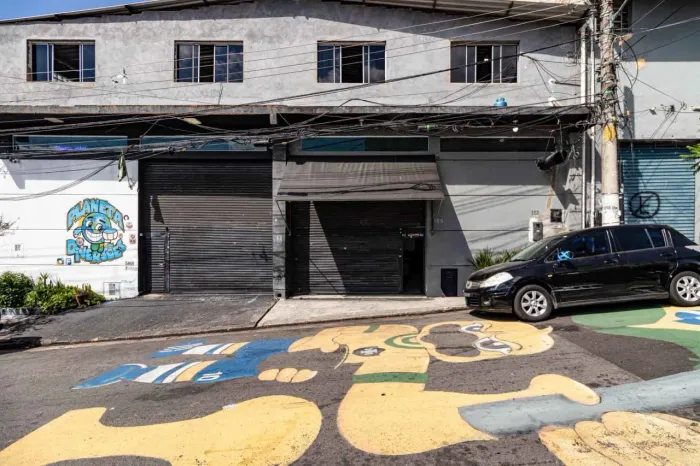 Galpão na Rua Clara Camarão, 135 200 m²