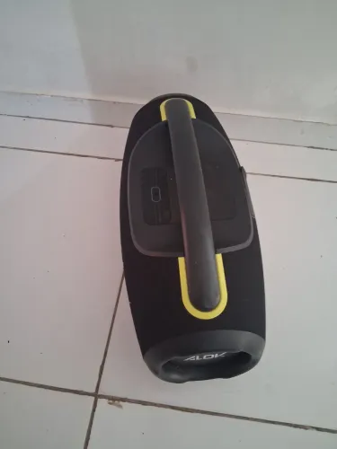 Caixa de som do ALOK seme nova
