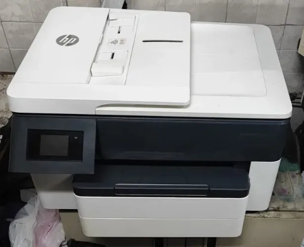 Multifuncional HP Officejet Pro 7740 A3 - sem cabeça de impressão.