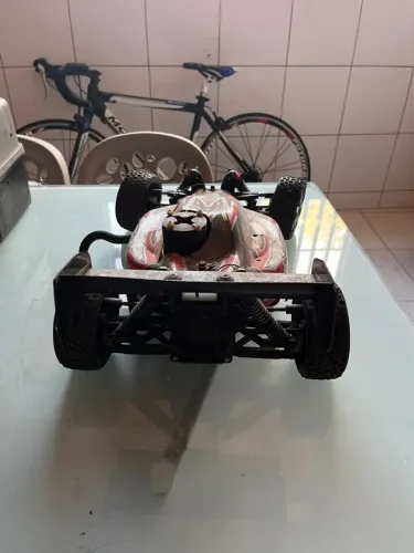 Carrinho a combustão, vai até 120 km, 2 marchas, 1 litro de gasolina!