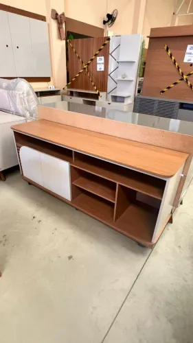 Elegância e Funcionalidade para Sua Sala com o Rack Bancada Jurere 150 cm