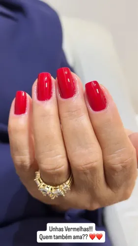 VAGA PARA MANICURE - SALÃO DE BELEZA