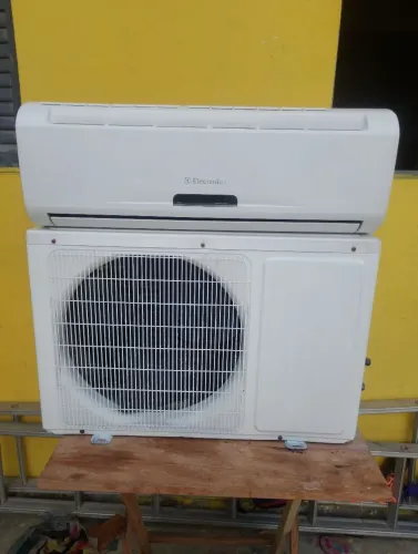 Ar condicionado Electrolux 9000 BTU funcionando perfeitamente