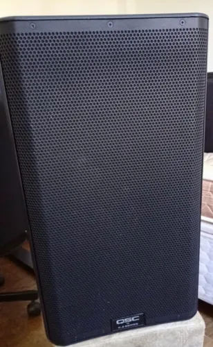 Vendo Caixa Qsc k12.2 Semi nova zerada