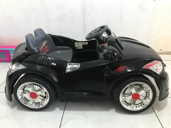 Carro infantil elétrico 