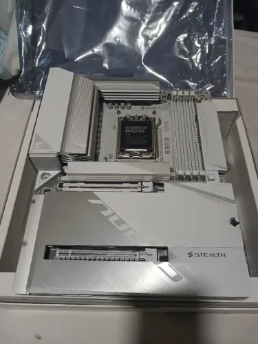 Placa Mãe Gigabyte B850 Aorus Stealth Ice Branco