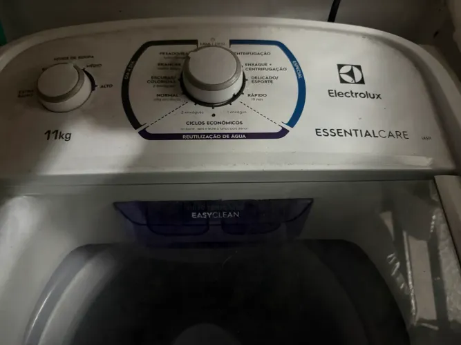 Lava roupas 11kg Electrolux 220V - ótima conservação - único dono