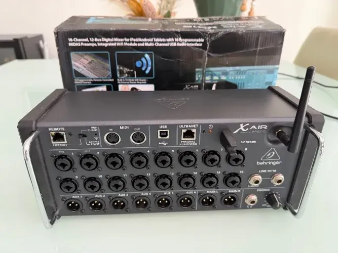 MESA BEHRINGER XR18 WIFI - Acompanha Caixa Original, Manual e Abas Para Fixação em Rack