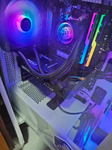 PC Gamer RTX 5060 Ti + Ryzen 5 5500X3D + SSD 1TB
