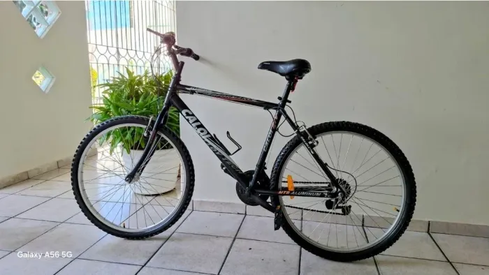 Bicicleta Caloi Alloy Tech, aro 26 e 21 marchas ( Ótimo estado de conservação)