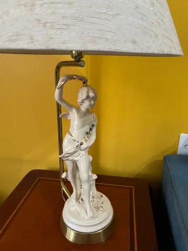 Abajur escultura em Porcelana