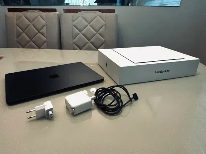 Macbook M2 - Na caixa