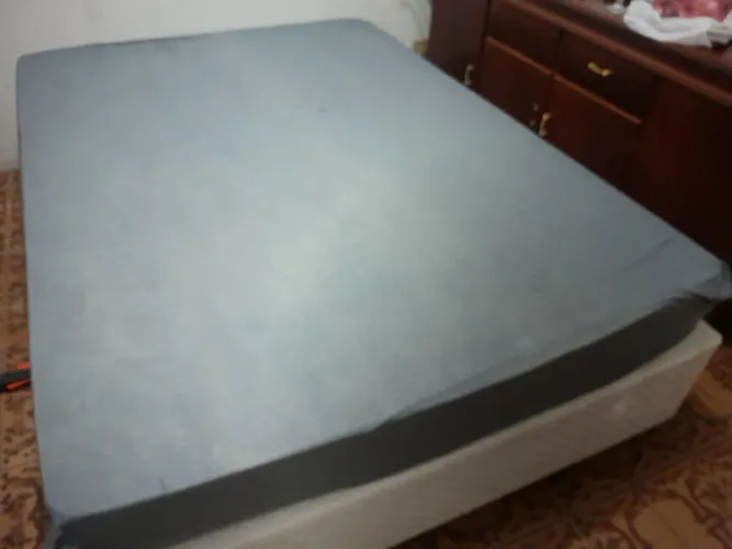 Vendo cama box com colchão