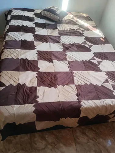 colcha de retalhos e almofadas tapetes 