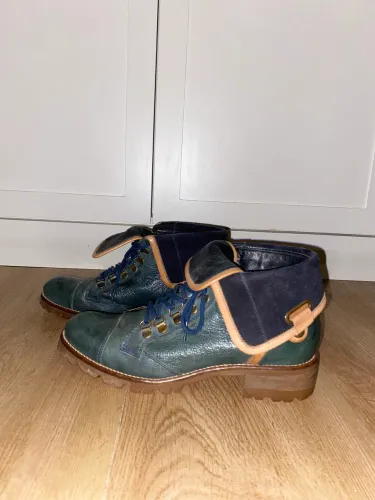 Bota de couro Arezzo azul estilo coturno - número 36