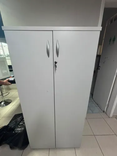ARMÁRIO DE ESCRITÓRIO - 2 PORTAS COM CHAVE