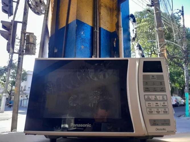 Micro ondas Semi Novo Panasonic