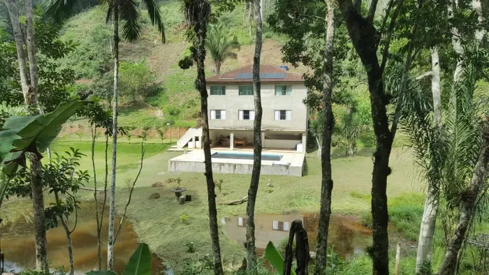 ALUGA-SE CHÁCARA EM LUGAR PARADISÍACO