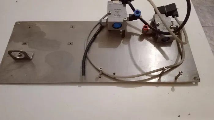 CHASSIS EM CHAPA DE INOX C/2 VÁLVULAS PNEUMÁTICA FESTO 24 VDC