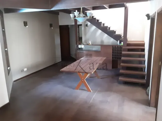 Casa - Jacareí- Jardim Siesta - 4 Dormitórios - 352m² - Estuda Permuta.