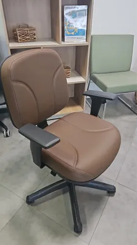 Cadeira de Escritório Ergonômica Nova em Couro