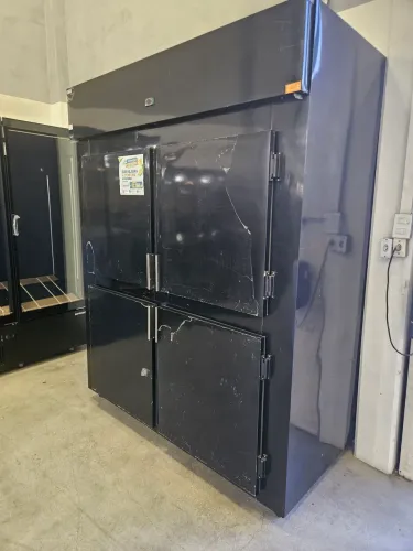 cervejeira 4 portas de 2030 litros