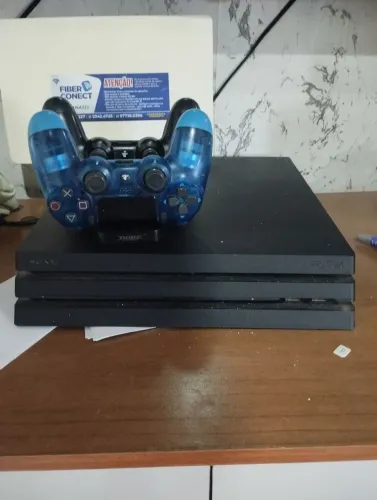Ps4 pro 1tb com 2 controles originais 