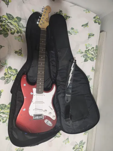 Guitarra ? semi nova