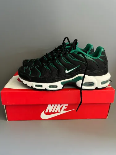 Nike air Max Plus preto e verde