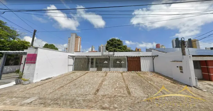 Casa Comercial em Ponta Negra com 457m², Na Av. Praia de Buzios